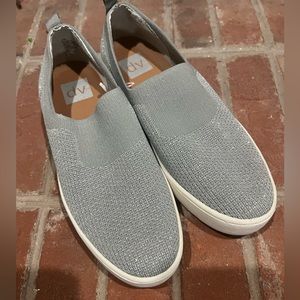 DV by Dolce Vita | low top fashion sneakers | Women’s 7.5